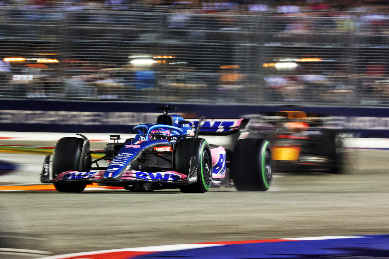 GP SINGAPORE, Fernando Alonso (ESP) Alpine F1 Team A522.
02.10.2022. Formula 1 World Championship, Rd 17, Singapore Grand Prix, Marina Bay Street Circuit, Singapore, Gara Day.
- www.xpbimages.com, EMail: requests@xpbimages.com © Copyright: Charniaux / XPB Images