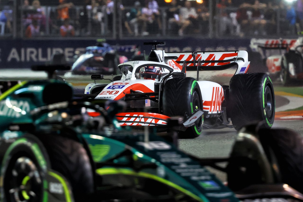 GP SINGAPORE, Kevin Magnussen (DEN) Haas VF-22.
02.10.2022. Formula 1 World Championship, Rd 17, Singapore Grand Prix, Marina Bay Street Circuit, Singapore, Gara Day.
- www.xpbimages.com, EMail: requests@xpbimages.com © Copyright: Charniaux / XPB Images
