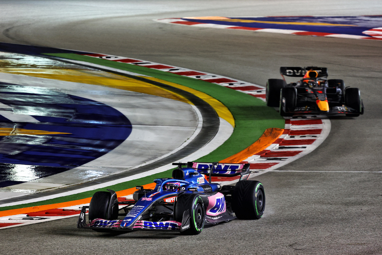 GP SINGAPORE, Fernando Alonso (ESP) Alpine F1 Team A522.
02.10.2022. Formula 1 World Championship, Rd 17, Singapore Grand Prix, Marina Bay Street Circuit, Singapore, Gara Day.
- www.xpbimages.com, EMail: requests@xpbimages.com © Copyright: Charniaux / XPB Images