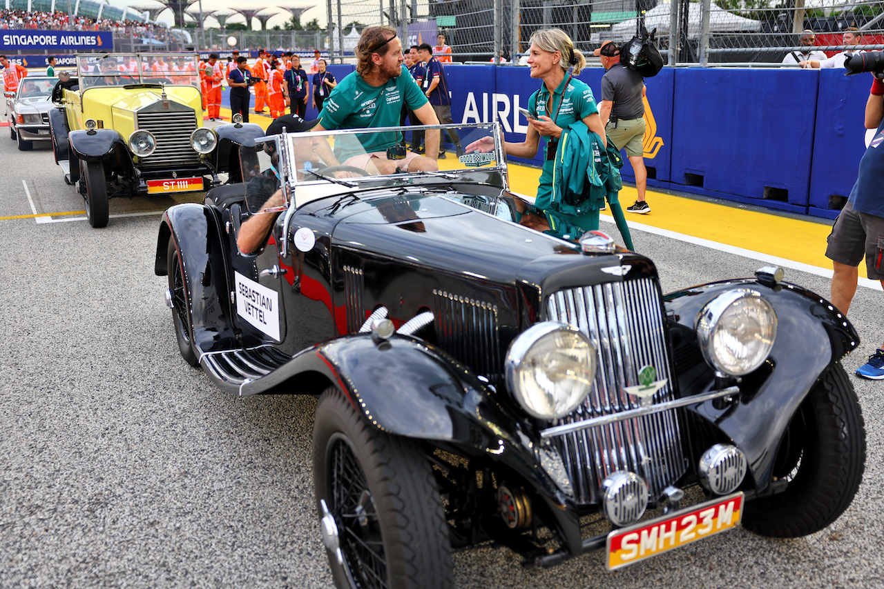 GP SINGAPORE, Sebastian Vettel (GER) Aston Martin F1 Team with Britta Roeske (AUT) Aston Martin F1 Team Public Relations Manager on the drivers parade.
02.10.2022. Formula 1 World Championship, Rd 17, Singapore Grand Prix, Marina Bay Street Circuit, Singapore, Gara Day.
- www.xpbimages.com, EMail: requests@xpbimages.com © Copyright: Batchelor / XPB Images