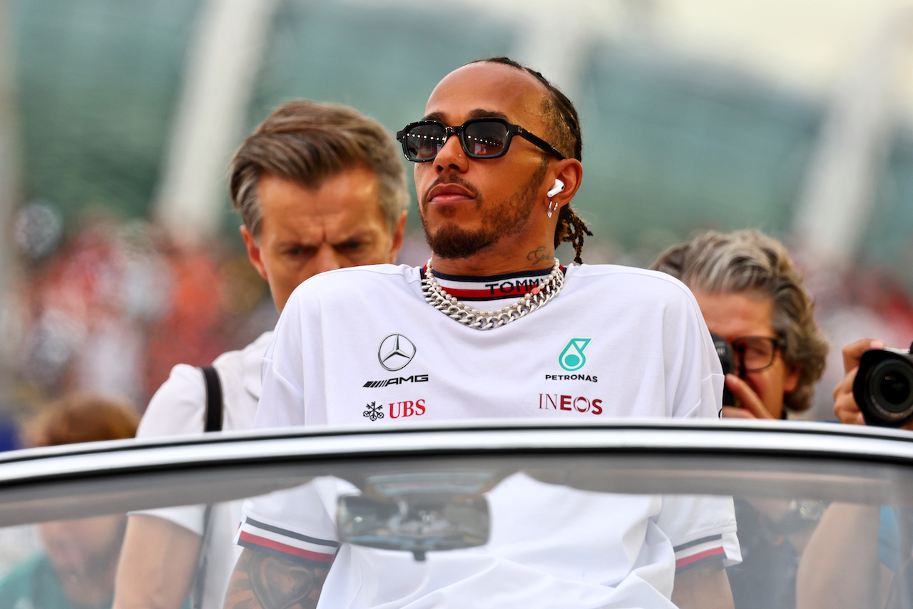 GP SINGAPORE, Lewis Hamilton (GBR) Mercedes AMG F1 on the drivers parade.
02.10.2022. Formula 1 World Championship, Rd 17, Singapore Grand Prix, Marina Bay Street Circuit, Singapore, Gara Day.
- www.xpbimages.com, EMail: requests@xpbimages.com © Copyright: Batchelor / XPB Images