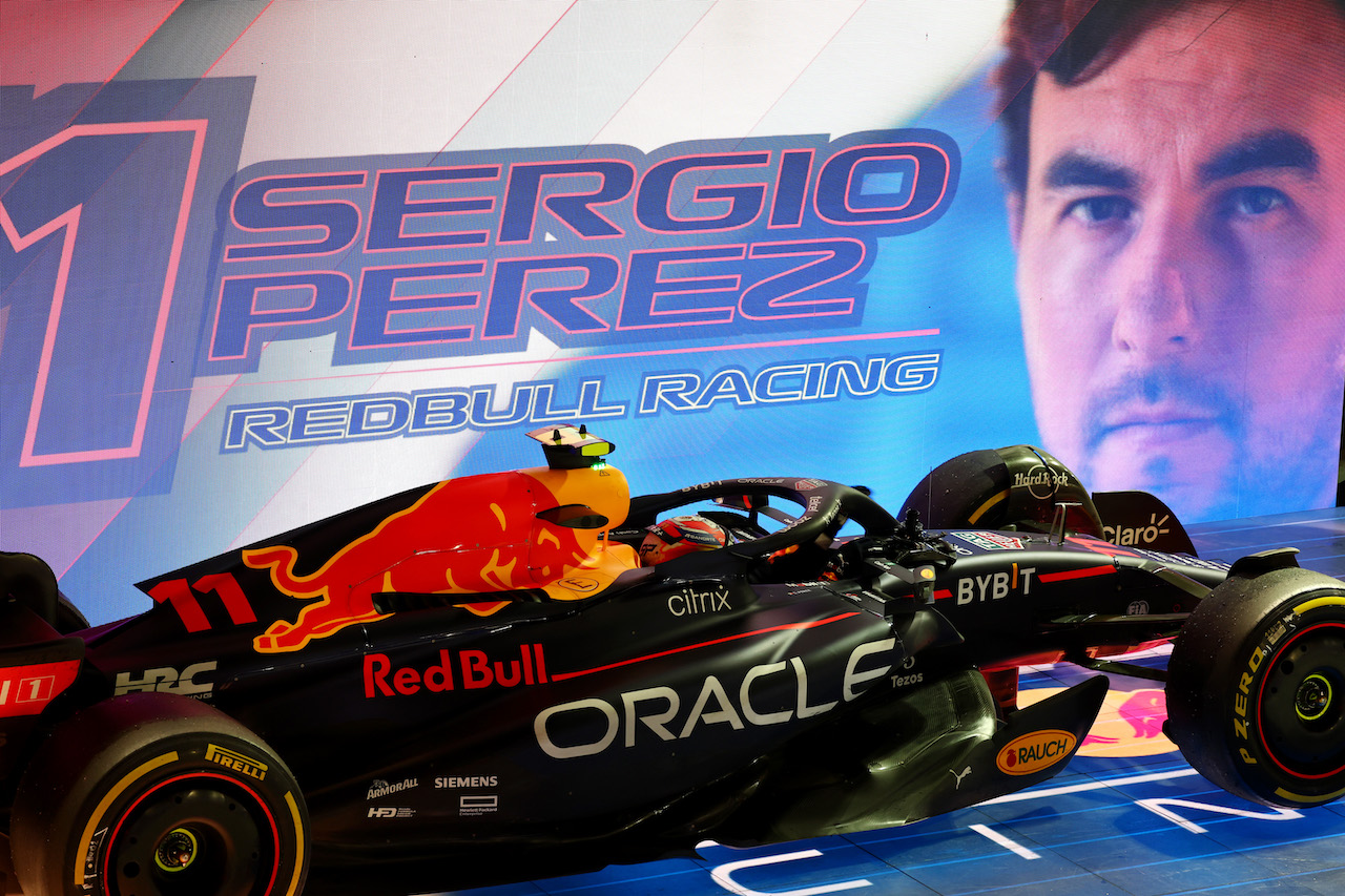GP SINGAPORE, 1st place Sergio Perez (MEX) Red Bull Racing RB18.
02.10.2022. Formula 1 World Championship, Rd 17, Singapore Grand Prix, Marina Bay Street Circuit, Singapore, Gara Day.
- www.xpbimages.com, EMail: requests@xpbimages.com ¬© Copyright: Batchelor / XPB Images