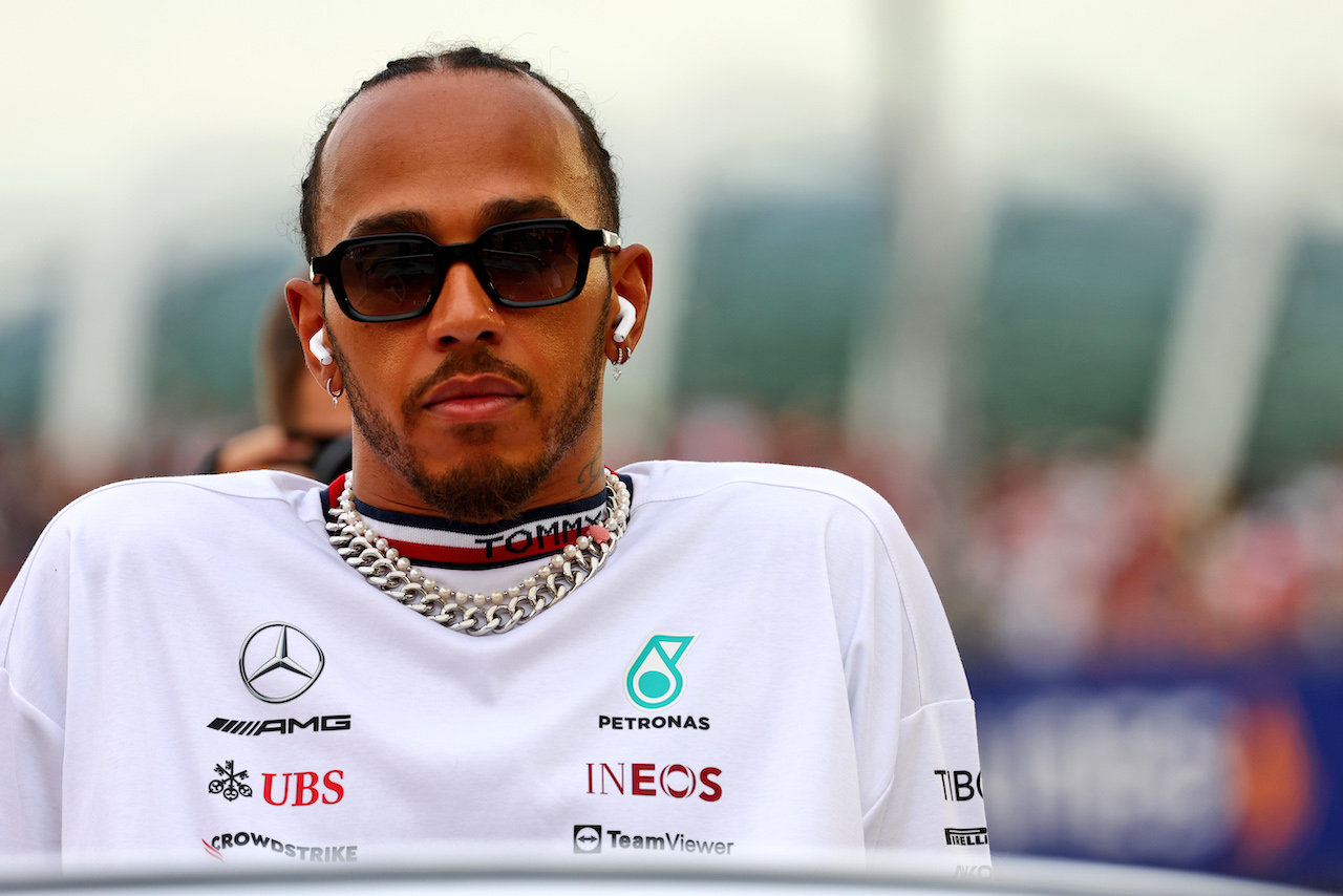 GP SINGAPORE, Lewis Hamilton (GBR) Mercedes AMG F1 on the drivers parade.
02.10.2022. Formula 1 World Championship, Rd 17, Singapore Grand Prix, Marina Bay Street Circuit, Singapore, Gara Day.
- www.xpbimages.com, EMail: requests@xpbimages.com © Copyright: Batchelor / XPB Images
