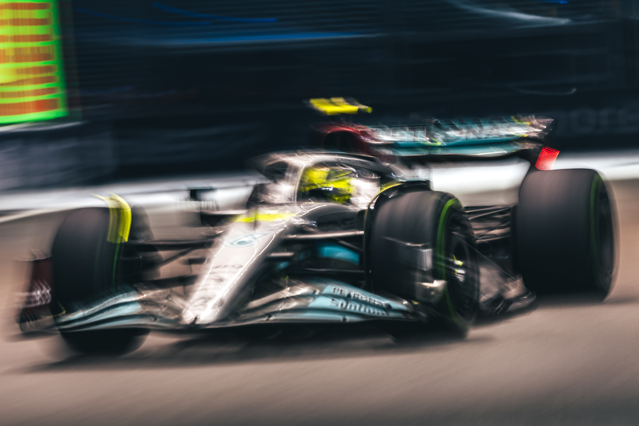 GP SINGAPORE, Lewis Hamilton (GBR) Mercedes AMG F1 W13.
02.10.2022. Formula 1 World Championship, Rd 17, Singapore Grand Prix, Marina Bay Street Circuit, Singapore, Gara Day.
- www.xpbimages.com, EMail: requests@xpbimages.com © Copyright: Bearne / XPB Images
