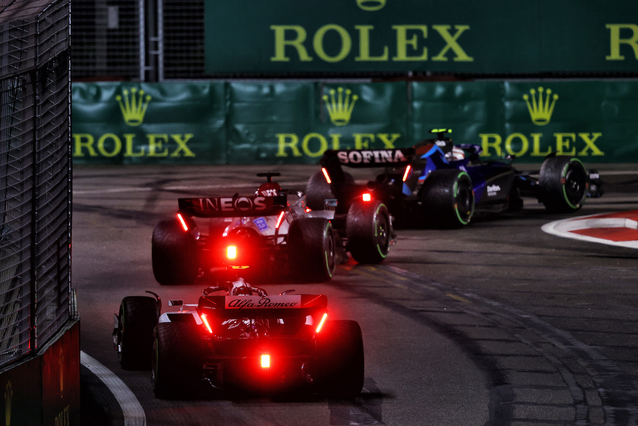 GP SINGAPORE, Guanyu Zhou (CHN) Alfa Romeo F1 Team C42.
02.10.2022. Formula 1 World Championship, Rd 17, Singapore Grand Prix, Marina Bay Street Circuit, Singapore, Gara Day.
- www.xpbimages.com, EMail: requests@xpbimages.com © Copyright: Moy / XPB Images