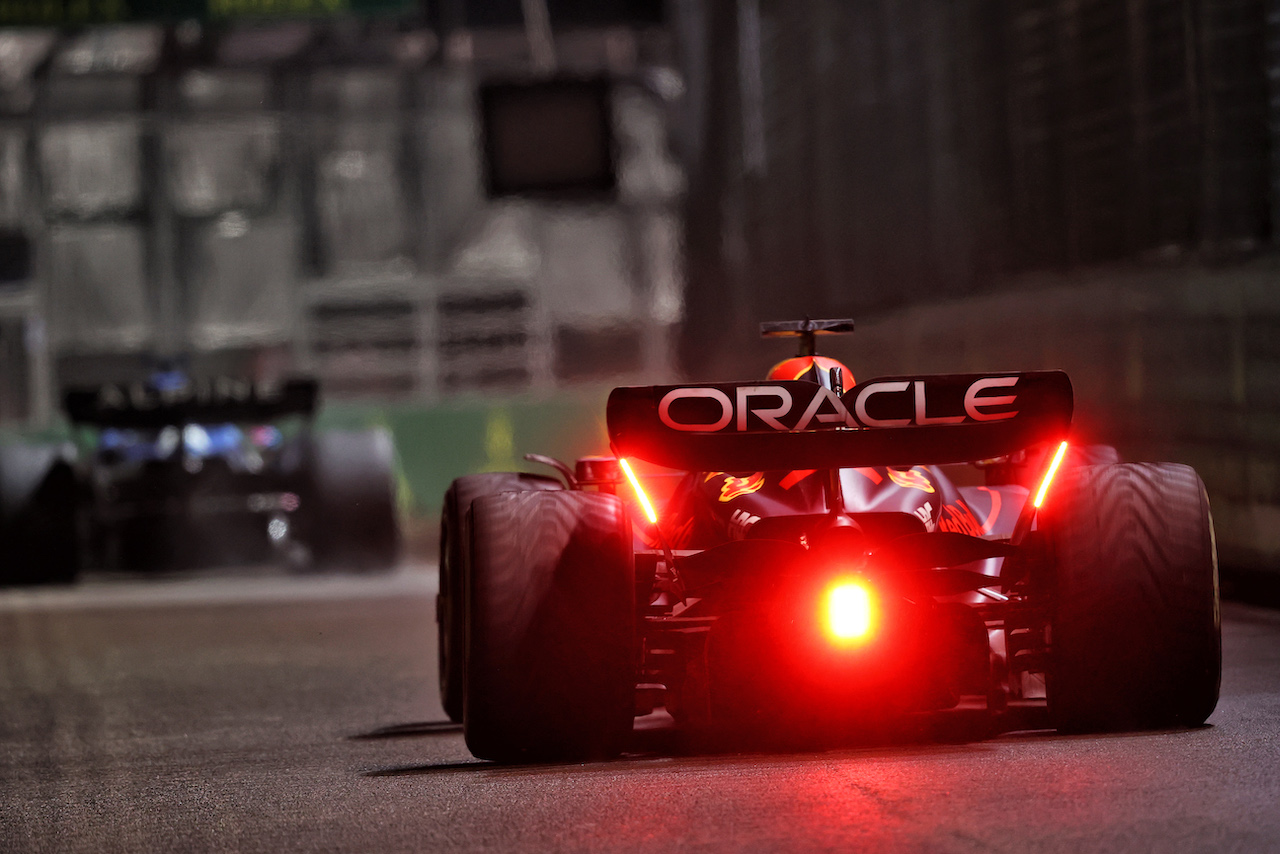 GP SINGAPORE, Max Verstappen (NLD) Red Bull Racing RB18.
02.10.2022. Formula 1 World Championship, Rd 17, Singapore Grand Prix, Marina Bay Street Circuit, Singapore, Gara Day.
- www.xpbimages.com, EMail: requests@xpbimages.com © Copyright: Moy / XPB Images