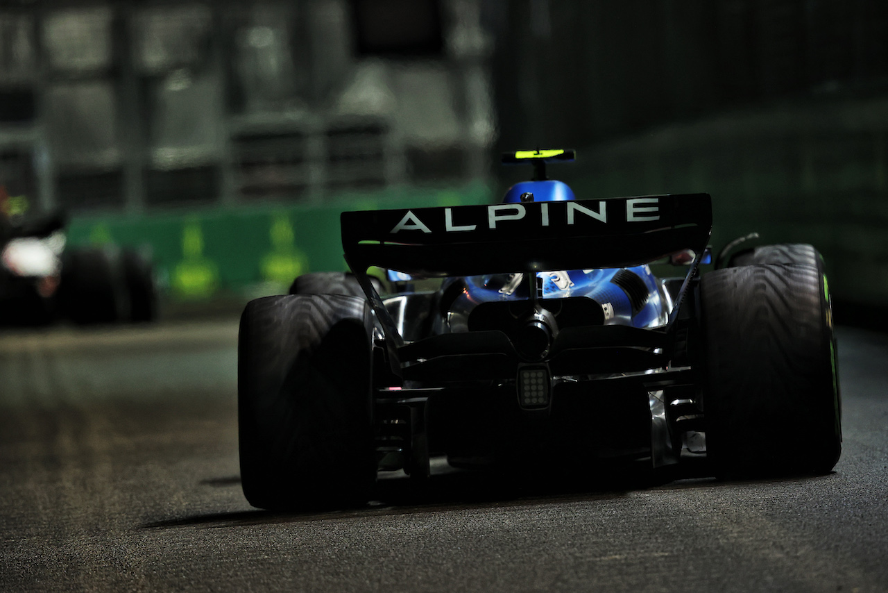 GP SINGAPORE, Esteban Ocon (FRA) Alpine F1 Team A522.
02.10.2022. Formula 1 World Championship, Rd 17, Singapore Grand Prix, Marina Bay Street Circuit, Singapore, Gara Day.
- www.xpbimages.com, EMail: requests@xpbimages.com © Copyright: Moy / XPB Images