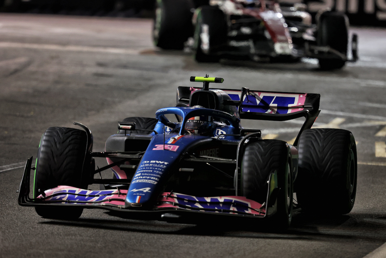 GP SINGAPORE, Esteban Ocon (FRA) Alpine F1 Team A522.
02.10.2022. Formula 1 World Championship, Rd 17, Singapore Grand Prix, Marina Bay Street Circuit, Singapore, Gara Day.
- www.xpbimages.com, EMail: requests@xpbimages.com © Copyright: Moy / XPB Images