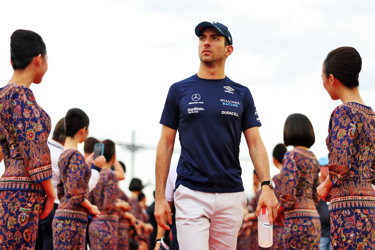 GP SINGAPORE, Nicholas Latifi (CDN) Williams Racing on the drivers parade.
02.10.2022. Formula 1 World Championship, Rd 17, Singapore Grand Prix, Marina Bay Street Circuit, Singapore, Gara Day.
- www.xpbimages.com, EMail: requests@xpbimages.com © Copyright: Bearne / XPB Images