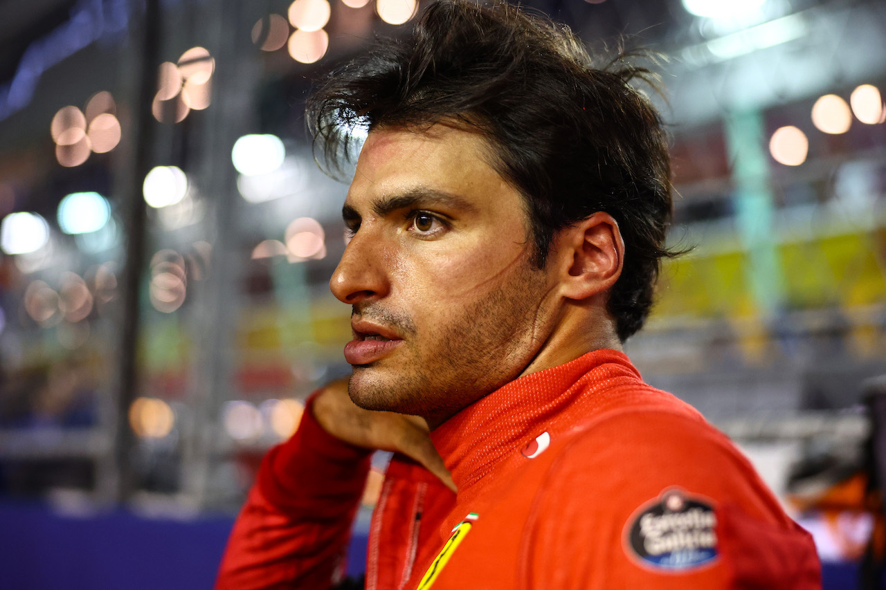 GP SINGAPORE, Carlos Sainz Jr (ESP), Ferrari 
02.10.2022. Formula 1 World Championship, Rd 17, Singapore Grand Prix, Marina Bay Street Circuit, Singapore, Gara Day.
- www.xpbimages.com, EMail: requests@xpbimages.com ¬© Copyright: Charniaux / XPB Images
