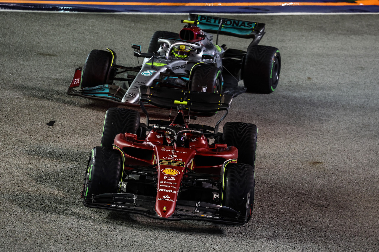 GP SINGAPORE, Carlos Sainz Jr (ESP), Ferrari 
02.10.2022. Formula 1 World Championship, Rd 17, Singapore Grand Prix, Marina Bay Street Circuit, Singapore, Gara Day.
- www.xpbimages.com, EMail: requests@xpbimages.com ¬© Copyright: Charniaux / XPB Images