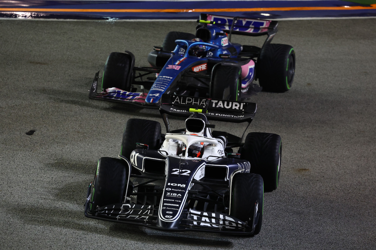GP SINGAPORE, Yuki Tsunoda (JPN), Alpha Tauri 
02.10.2022. Formula 1 World Championship, Rd 17, Singapore Grand Prix, Marina Bay Street Circuit, Singapore, Gara Day.
- www.xpbimages.com, EMail: requests@xpbimages.com ¬© Copyright: Charniaux / XPB Images