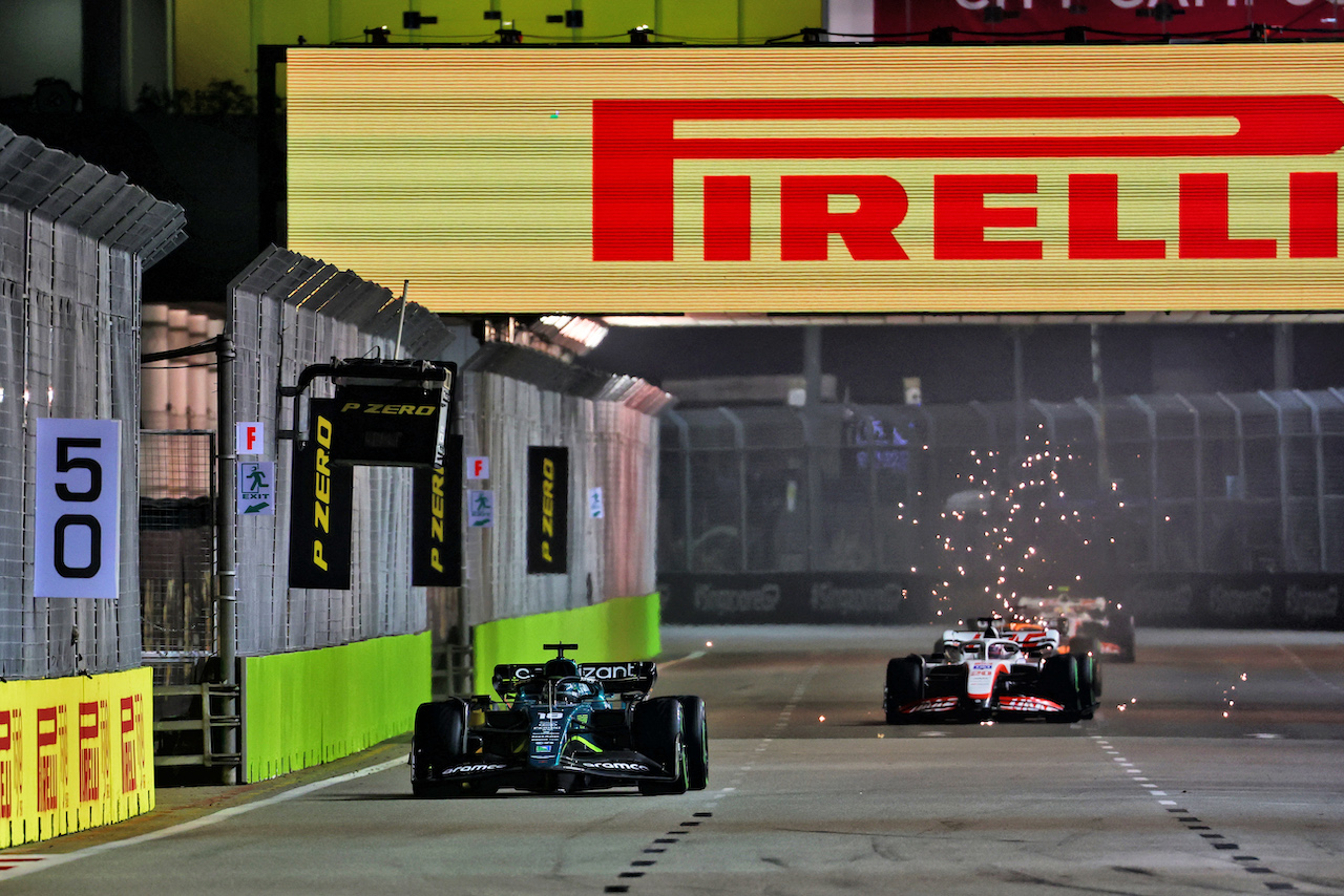 GP SINGAPORE, Lance Stroll (CDN) Aston Martin F1 Team AMR22.
02.10.2022. Formula 1 World Championship, Rd 17, Singapore Grand Prix, Marina Bay Street Circuit, Singapore, Gara Day.
 - www.xpbimages.com, EMail: requests@xpbimages.com © Copyright: Coates / XPB Images