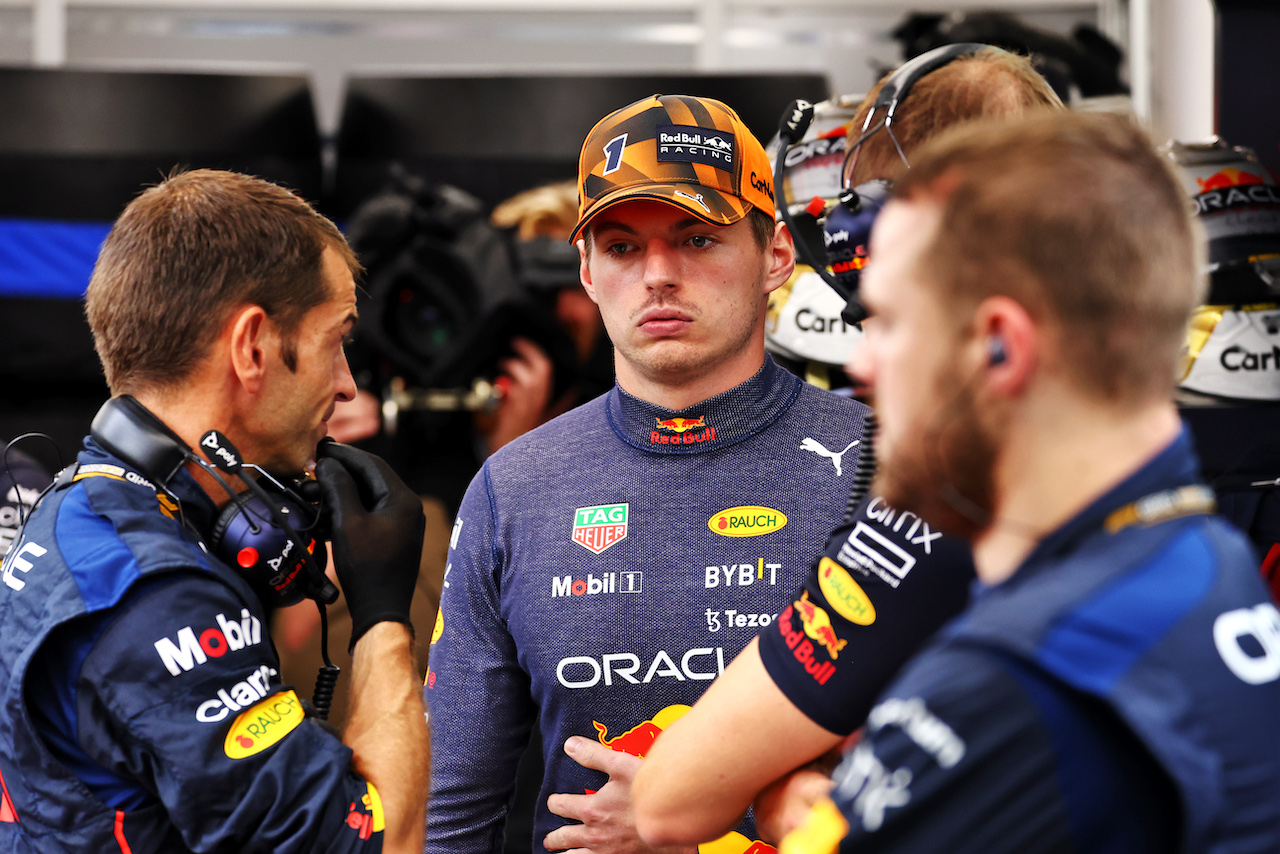 GP SINGAPORE, Max Verstappen (NLD) Red Bull Racing.
02.10.2022. Formula 1 World Championship, Rd 17, Singapore Grand Prix, Marina Bay Street Circuit, Singapore, Gara Day.
 - www.xpbimages.com, EMail: requests@xpbimages.com © Copyright: Coates / XPB Images