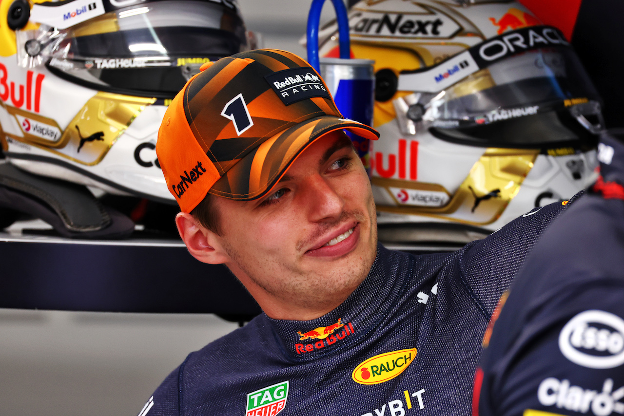 GP SINGAPORE, Max Verstappen (NLD) Red Bull Racing.
02.10.2022. Formula 1 World Championship, Rd 17, Singapore Grand Prix, Marina Bay Street Circuit, Singapore, Gara Day.
 - www.xpbimages.com, EMail: requests@xpbimages.com © Copyright: Coates / XPB Images