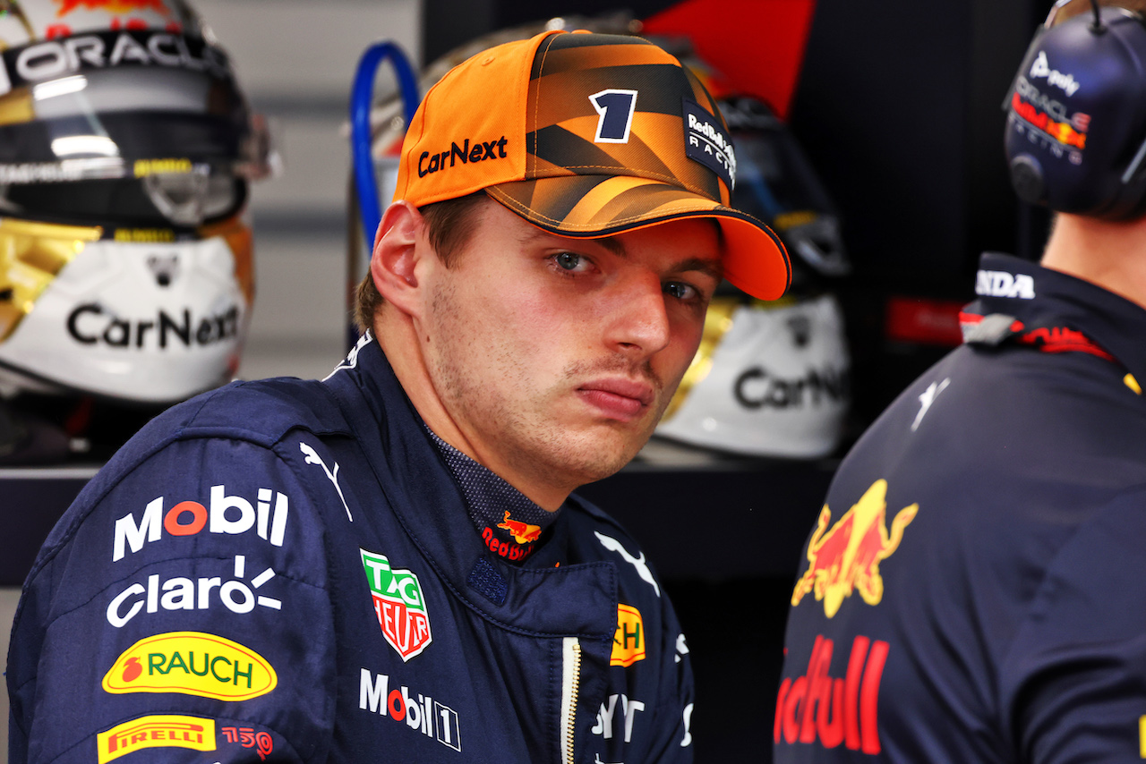 GP SINGAPORE, Max Verstappen (NLD) Red Bull Racing.
02.10.2022. Formula 1 World Championship, Rd 17, Singapore Grand Prix, Marina Bay Street Circuit, Singapore, Gara Day.
 - www.xpbimages.com, EMail: requests@xpbimages.com © Copyright: Coates / XPB Images