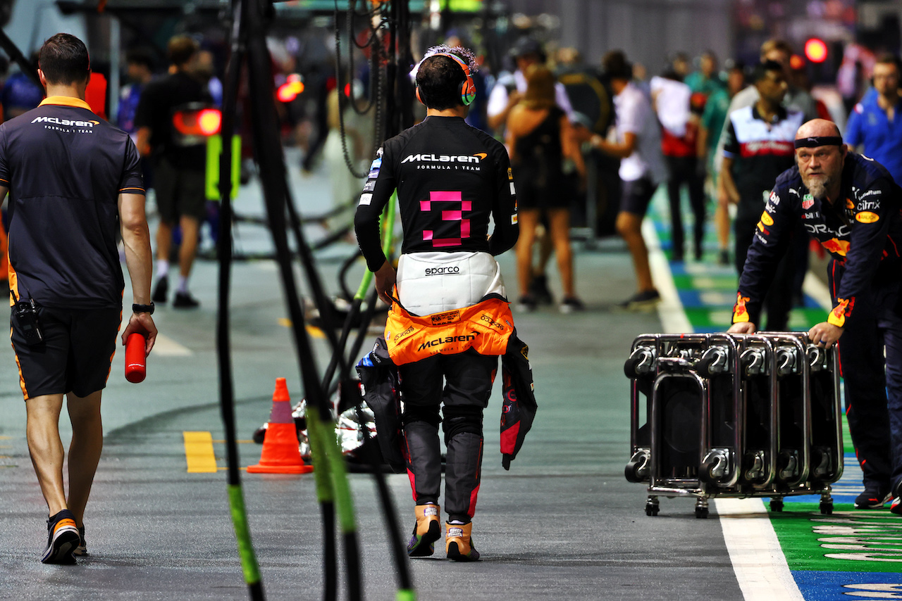 GP SINGAPORE, Daniel Ricciardo (AUS) McLaren.
02.10.2022. Formula 1 World Championship, Rd 17, Singapore Grand Prix, Marina Bay Street Circuit, Singapore, Gara Day.
 - www.xpbimages.com, EMail: requests@xpbimages.com © Copyright: Coates / XPB Images