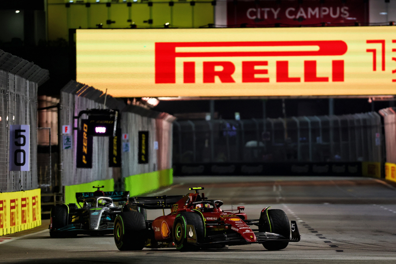 GP SINGAPORE, Carlos Sainz Jr (ESP) Ferrari F1-75.
02.10.2022. Formula 1 World Championship, Rd 17, Singapore Grand Prix, Marina Bay Street Circuit, Singapore, Gara Day.
 - www.xpbimages.com, EMail: requests@xpbimages.com © Copyright: Coates / XPB Images