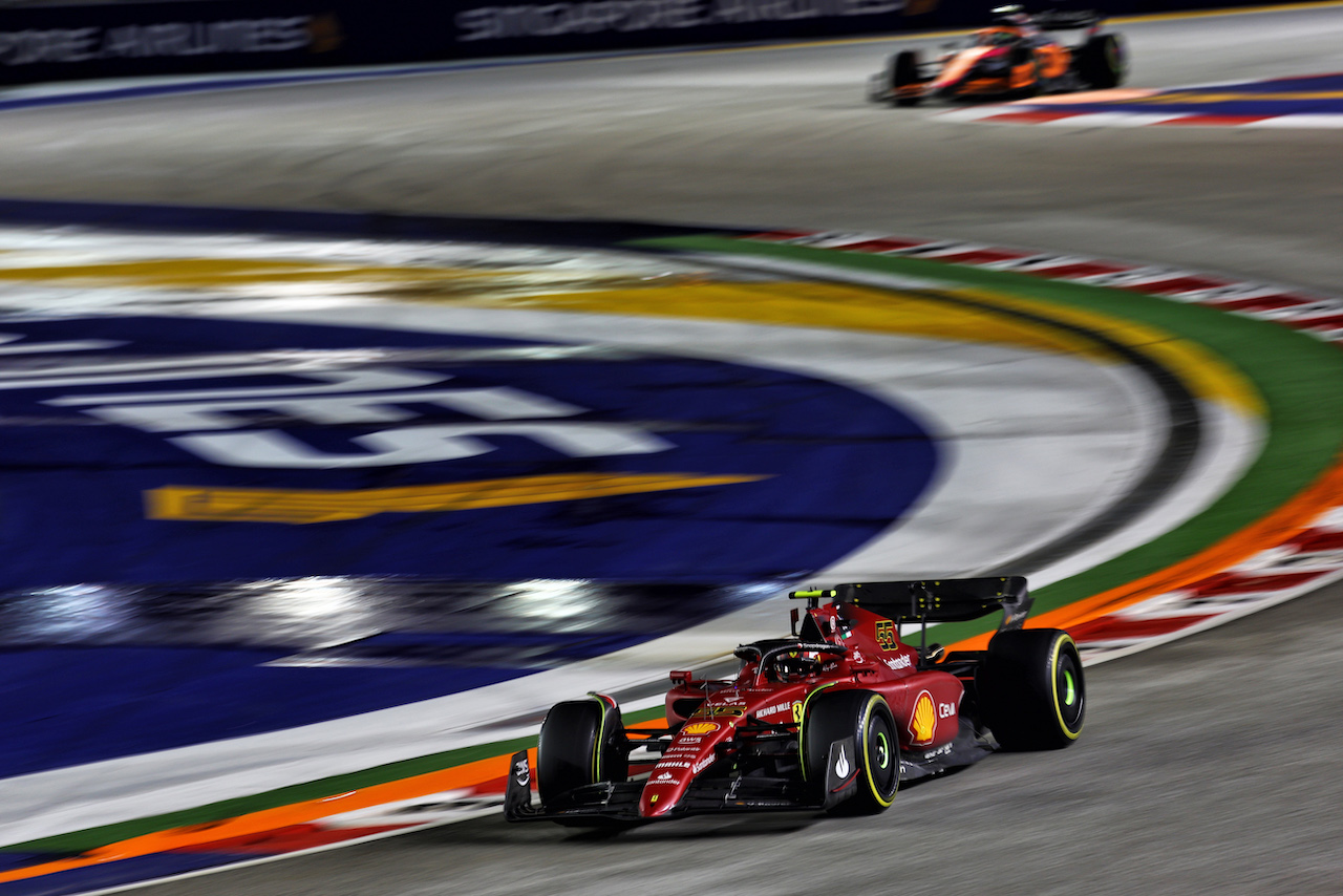 GP SINGAPORE, Carlos Sainz Jr (ESP) Ferrari F1-75.
02.10.2022. Formula 1 World Championship, Rd 17, Singapore Grand Prix, Marina Bay Street Circuit, Singapore, Gara Day.
 - www.xpbimages.com, EMail: requests@xpbimages.com © Copyright: Coates / XPB Images