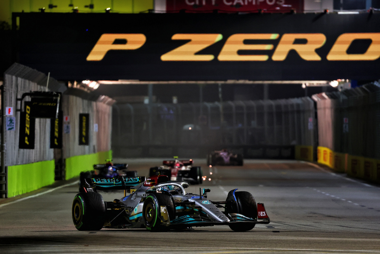 GP SINGAPORE, George Russell (GBR) Mercedes AMG F1 W13.

02.10.2022. Formula 1 World Championship, Rd 17, Singapore Grand Prix, Marina Bay Street Circuit, Singapore, Gara Day.
 - www.xpbimages.com, EMail: requests@xpbimages.com © Copyright: Coates / XPB Images