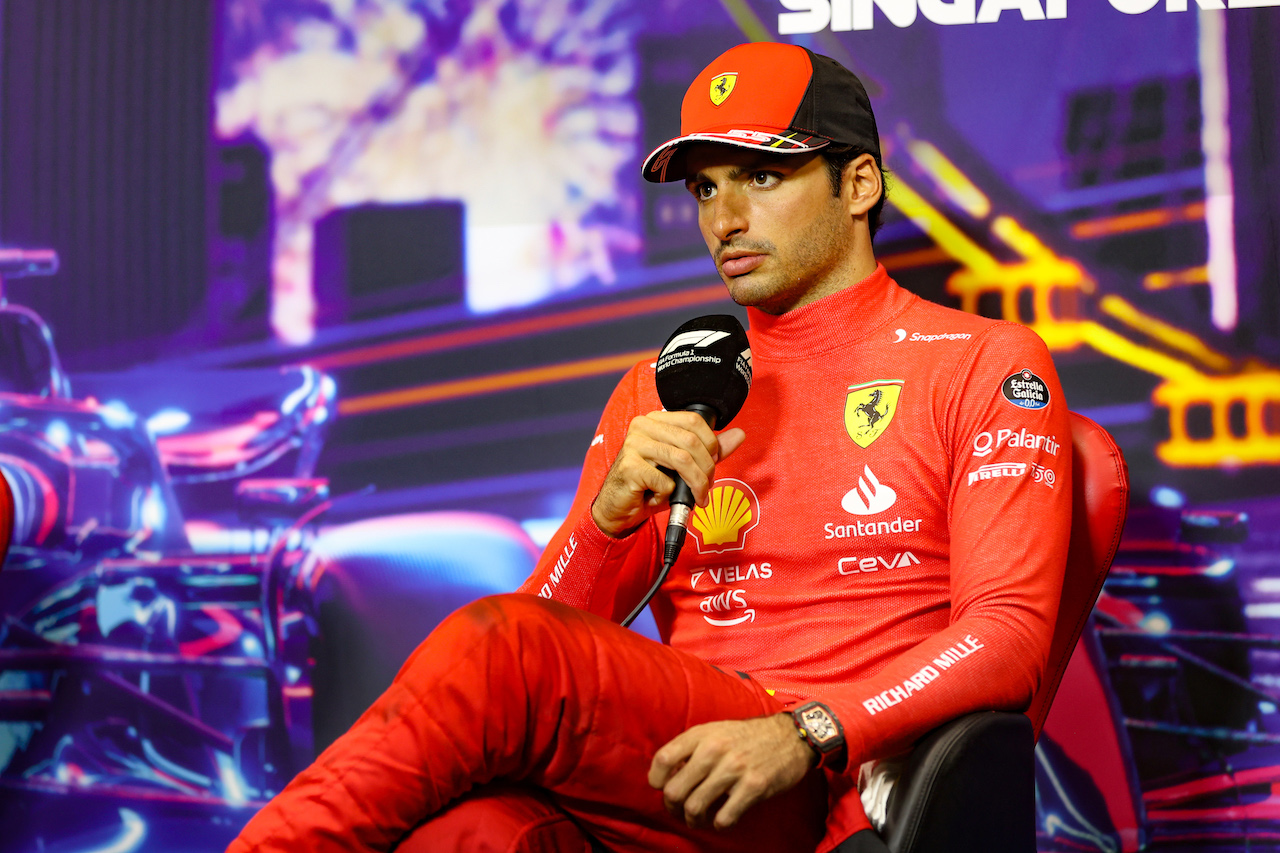 GP SINGAPORE, Carlos Sainz Jr (ESP) Ferrari in the post race FIA Press Conference.
02.10.2022. Formula 1 World Championship, Rd 17, Singapore Grand Prix, Marina Bay Street Circuit, Singapore, Gara Day.
- www.xpbimages.com, EMail: requests@xpbimages.com © Copyright: XPB Images