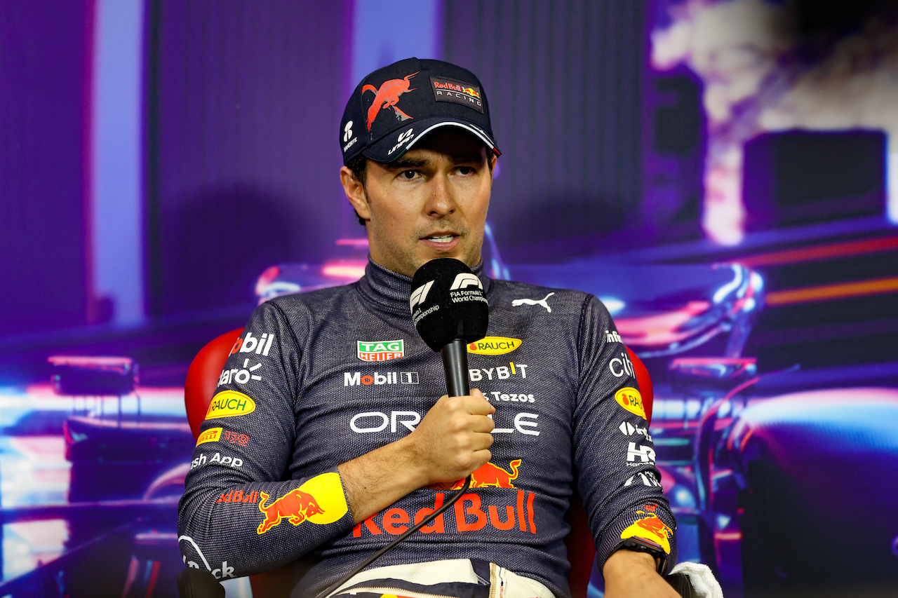 GP SINGAPORE, Sergio Perez (MEX) Red Bull Racing in the post race FIA Press Conference.
02.10.2022. Formula 1 World Championship, Rd 17, Singapore Grand Prix, Marina Bay Street Circuit, Singapore, Gara Day.
- www.xpbimages.com, EMail: requests@xpbimages.com © Copyright: XPB Images