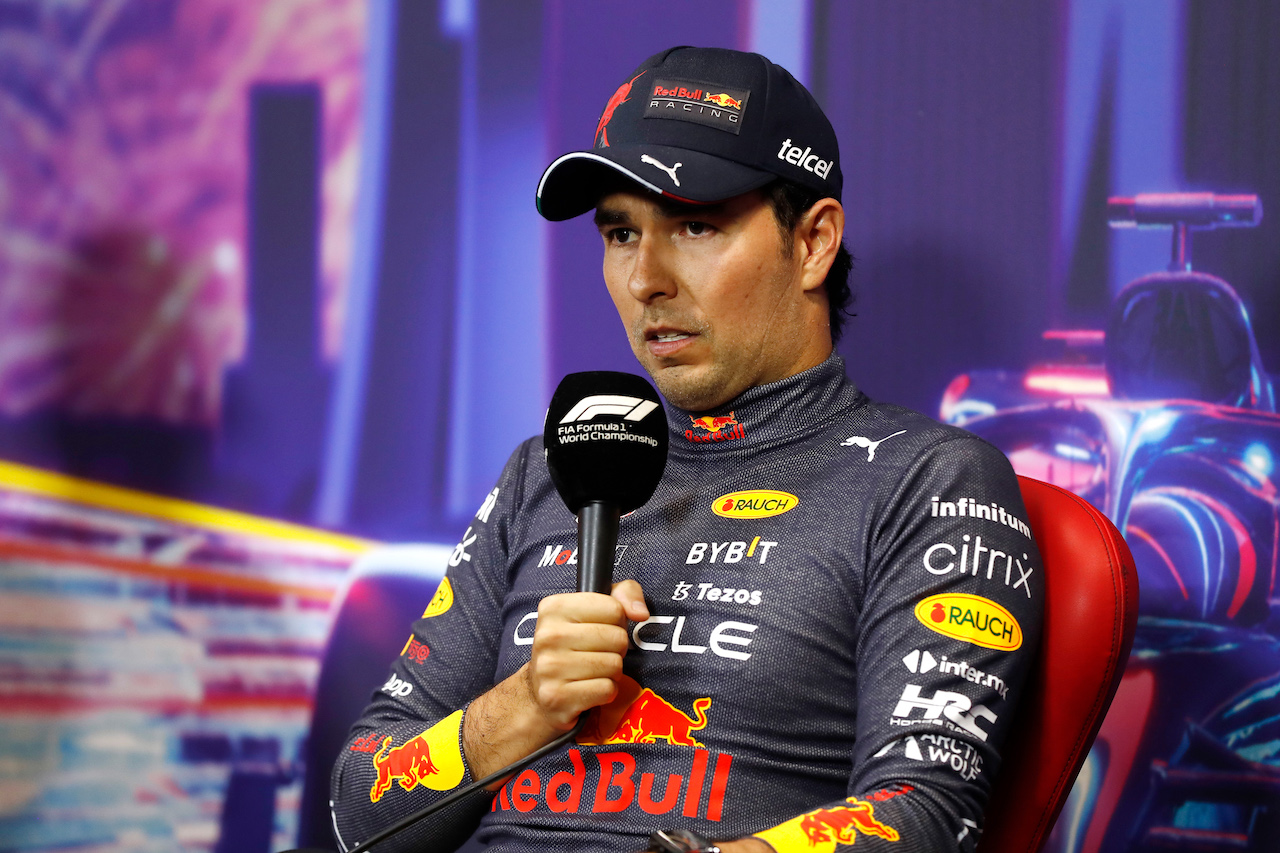 GP SINGAPORE, Sergio Perez (MEX) Red Bull Racing in the post race FIA Press Conference.
02.10.2022. Formula 1 World Championship, Rd 17, Singapore Grand Prix, Marina Bay Street Circuit, Singapore, Gara Day.
- www.xpbimages.com, EMail: requests@xpbimages.com © Copyright: XPB Images