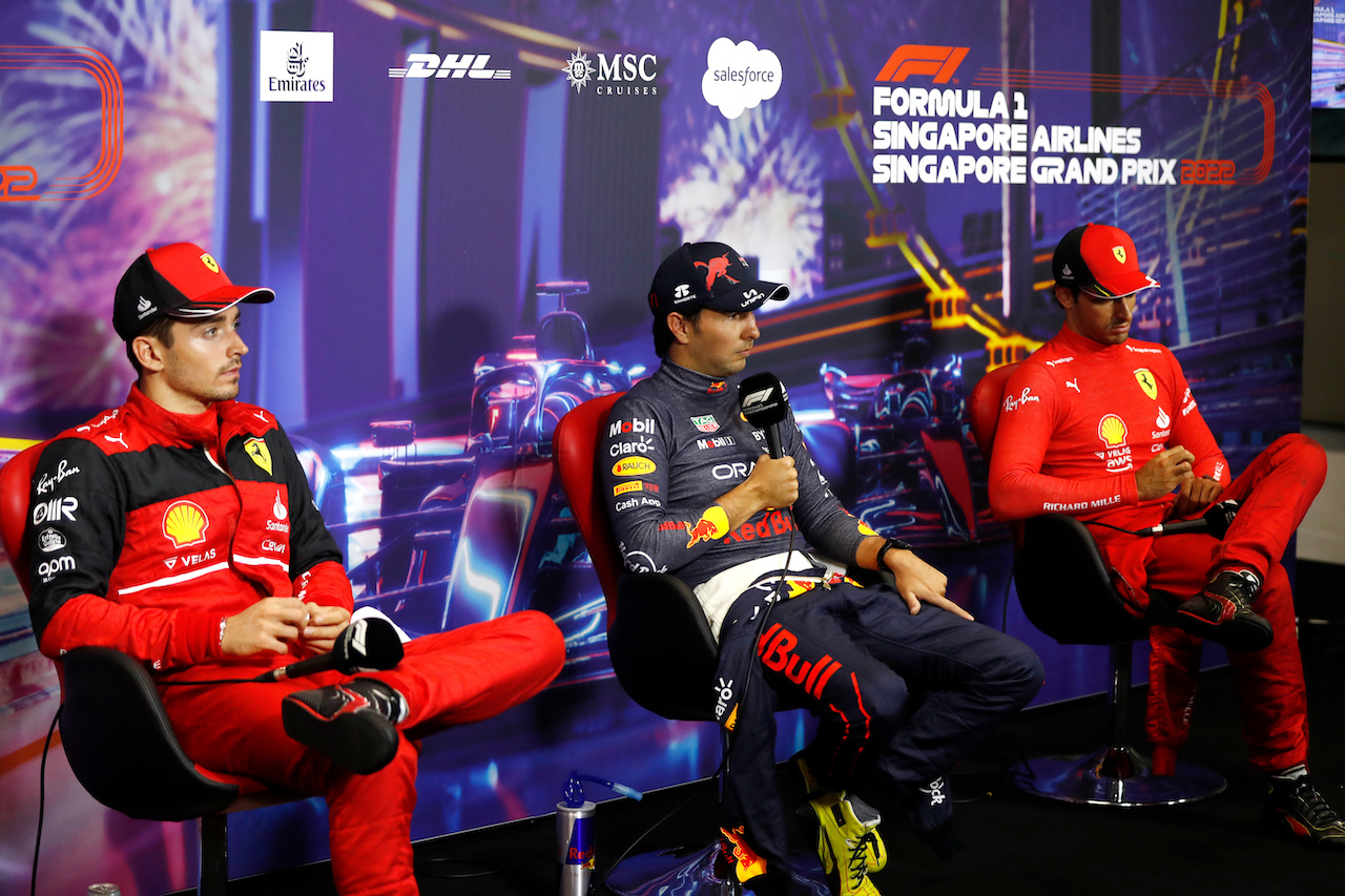 GP SINGAPORE, (L to R): Charles Leclerc (MON) Ferrari; Sergio Perez (MEX) Red Bull Racing; e Carlos Sainz Jr (ESP) Ferrari, in the post race FIA Press Conference.
02.10.2022. Formula 1 World Championship, Rd 17, Singapore Grand Prix, Marina Bay Street Circuit, Singapore, Gara Day.
- www.xpbimages.com, EMail: requests@xpbimages.com © Copyright: XPB Images