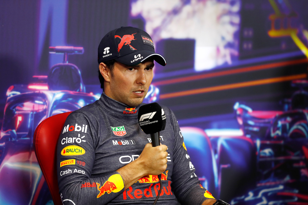 GP SINGAPORE, Sergio Perez (MEX) Red Bull Racing in the post race FIA Press Conference.
02.10.2022. Formula 1 World Championship, Rd 17, Singapore Grand Prix, Marina Bay Street Circuit, Singapore, Gara Day.
- www.xpbimages.com, EMail: requests@xpbimages.com © Copyright: XPB Images