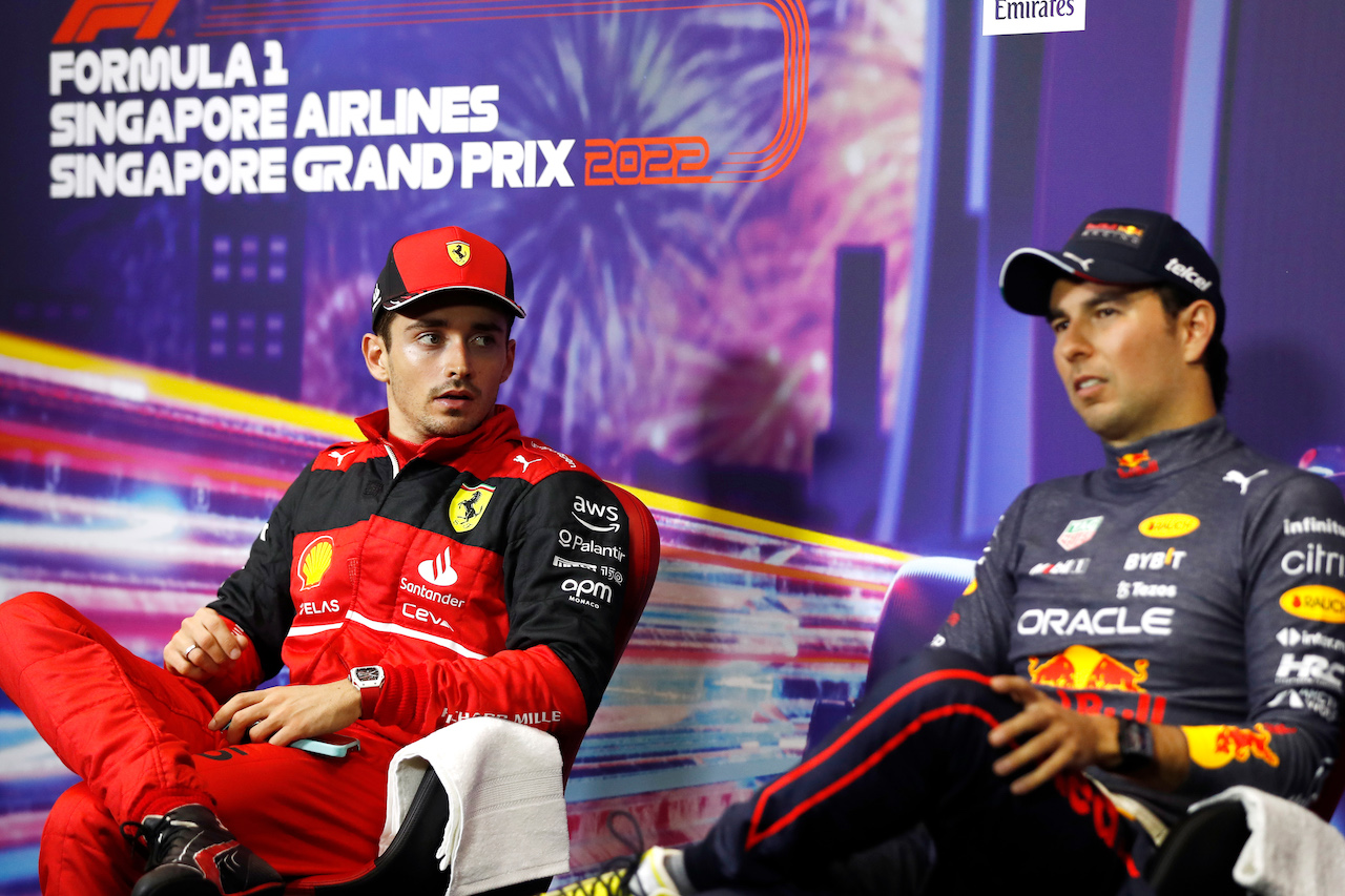 GP SINGAPORE, (L to R): Charles Leclerc (MON) Ferrari e Sergio Perez (MEX) Red Bull Racing in the post race FIA Press Conference.
02.10.2022. Formula 1 World Championship, Rd 17, Singapore Grand Prix, Marina Bay Street Circuit, Singapore, Gara Day.
- www.xpbimages.com, EMail: requests@xpbimages.com © Copyright: XPB Images