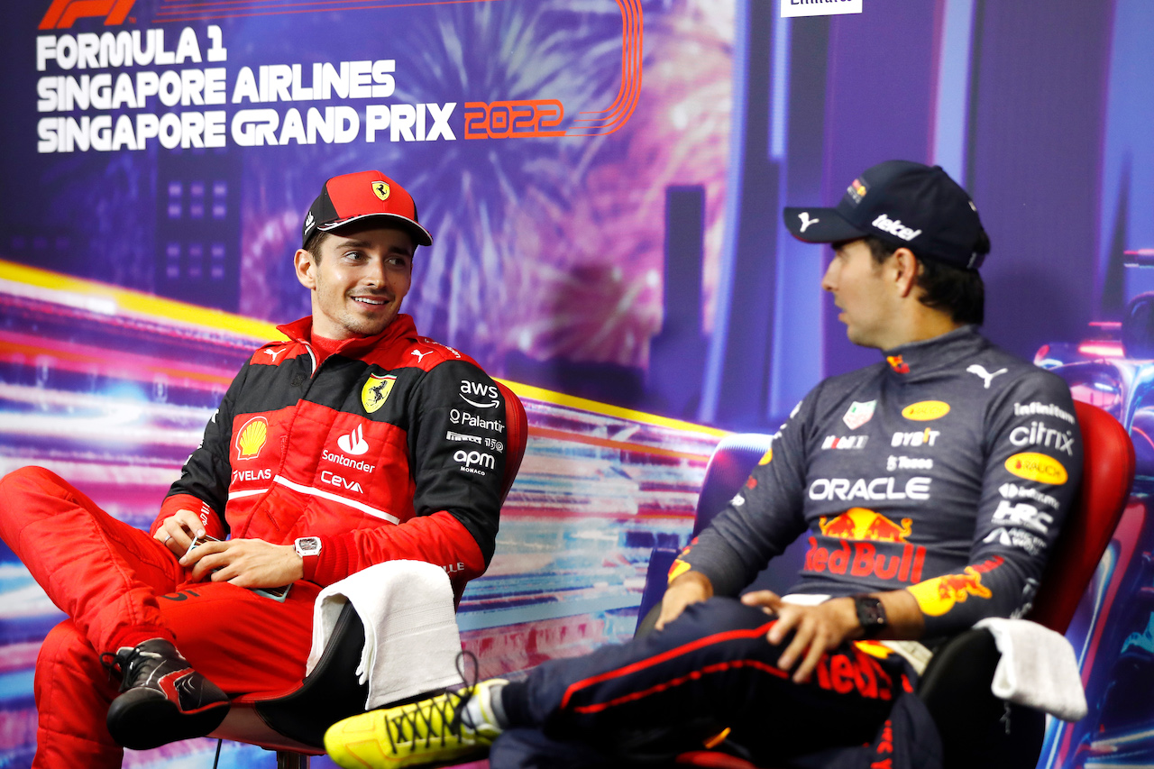 GP SINGAPORE, (L to R): Charles Leclerc (MON) Ferrari e Sergio Perez (MEX) Red Bull Racing in the post race FIA Press Conference.
02.10.2022. Formula 1 World Championship, Rd 17, Singapore Grand Prix, Marina Bay Street Circuit, Singapore, Gara Day.
- www.xpbimages.com, EMail: requests@xpbimages.com © Copyright: XPB Images