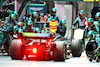 GP SINGAPORE, Sebastian Vettel (GER) Aston Martin F1 Team AMR22 makes a pit stop.
02.10.2022. Formula 1 World Championship, Rd 17, Singapore Grand Prix, Marina Bay Street Circuit, Singapore, Gara Day.
- www.xpbimages.com, EMail: requests@xpbimages.com © Copyright: Batchelor / XPB Images