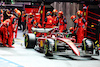 GP SINGAPORE, Carlos Sainz Jr (ESP) Ferrari F1-75 makes a pit stop.
02.10.2022. Formula 1 World Championship, Rd 17, Singapore Grand Prix, Marina Bay Street Circuit, Singapore, Gara Day.
- www.xpbimages.com, EMail: requests@xpbimages.com © Copyright: Batchelor / XPB Images