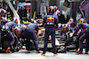 GP SINGAPORE, Max Verstappen (NLD) Red Bull Racing RB18 makes a pit stop.
02.10.2022. Formula 1 World Championship, Rd 17, Singapore Grand Prix, Marina Bay Street Circuit, Singapore, Gara Day.
- www.xpbimages.com, EMail: requests@xpbimages.com © Copyright: Batchelor / XPB Images