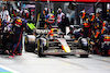 GP SINGAPORE, Max Verstappen (NLD) Red Bull Racing RB18 makes a pit stop.
02.10.2022. Formula 1 World Championship, Rd 17, Singapore Grand Prix, Marina Bay Street Circuit, Singapore, Gara Day.
- www.xpbimages.com, EMail: requests@xpbimages.com © Copyright: Batchelor / XPB Images