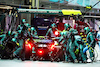 GP SINGAPORE, Lance Stroll (CDN) Aston Martin F1 Team AMR22 makes a pit stop.
02.10.2022. Formula 1 World Championship, Rd 17, Singapore Grand Prix, Marina Bay Street Circuit, Singapore, Gara Day.
- www.xpbimages.com, EMail: requests@xpbimages.com © Copyright: Batchelor / XPB Images