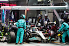 GP SINGAPORE, George Russell (GBR) Mercedes AMG F1 W13 makes a pit stop.
02.10.2022. Formula 1 World Championship, Rd 17, Singapore Grand Prix, Marina Bay Street Circuit, Singapore, Gara Day.
- www.xpbimages.com, EMail: requests@xpbimages.com © Copyright: Batchelor / XPB Images