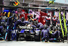 GP SINGAPORE, Alexander Albon (THA) Williams Racing FW44 makes a pit stop.
02.10.2022. Formula 1 World Championship, Rd 17, Singapore Grand Prix, Marina Bay Street Circuit, Singapore, Gara Day.
- www.xpbimages.com, EMail: requests@xpbimages.com © Copyright: Batchelor / XPB Images