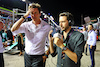 GP SINGAPORE, (L to R): Toto Wolff (GER) Mercedes AMG F1 Shareholder e Executive Director with Chris Medland (GBR) Journalist on the grid.
02.10.2022. Formula 1 World Championship, Rd 17, Singapore Grand Prix, Marina Bay Street Circuit, Singapore, Gara Day.
- www.xpbimages.com, EMail: requests@xpbimages.com © Copyright: Batchelor / XPB Images