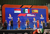 GP SINGAPORE, The podium (L to R): Hugh Bird (GBR) Red Bull Racing Engineer; Charles Leclerc (MON) Ferrari, second; Sergio Perez (MEX) Red Bull Racing, vincitore; Carlos Sainz Jr (ESP) Ferrari, third.
02.10.2022. Formula 1 World Championship, Rd 17, Singapore Grand Prix, Marina Bay Street Circuit, Singapore, Gara Day.
- www.xpbimages.com, EMail: requests@xpbimages.com © Copyright: Moy / XPB Images