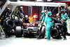 GP SINGAPORE, George Russell (GBR) Mercedes AMG F1 W13 pit stop.
02.10.2022. Formula 1 World Championship, Rd 17, Singapore Grand Prix, Marina Bay Street Circuit, Singapore, Gara Day.
- www.xpbimages.com, EMail: requests@xpbimages.com ¬© Copyright: Batchelor / XPB Images