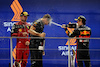 GP SINGAPORE, (L to R): Hugh Bird (GBR) Red Bull Racing Engineer celebrates on the podium with vincitore Sergio Perez (MEX) Red Bull Racing.
02.10.2022. Formula 1 World Championship, Rd 17, Singapore Grand Prix, Marina Bay Street Circuit, Singapore, Gara Day.
- www.xpbimages.com, EMail: requests@xpbimages.com © Copyright: Moy / XPB Images
