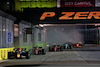 GP SINGAPORE, Sergio Perez (MEX) Red Bull Racing RB18 davanti a at the partenza of the race.
02.10.2022. Formula 1 World Championship, Rd 17, Singapore Grand Prix, Marina Bay Street Circuit, Singapore, Gara Day.
 - www.xpbimages.com, EMail: requests@xpbimages.com © Copyright: Coates / XPB Images