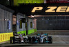 GP SINGAPORE, (L to R): Valtteri Bottas (FIN) Alfa Romeo F1 Team C42 e George Russell (GBR) Mercedes AMG F1 W13 battle for position.
02.10.2022. Formula 1 World Championship, Rd 17, Singapore Grand Prix, Marina Bay Street Circuit, Singapore, Gara Day.
 - www.xpbimages.com, EMail: requests@xpbimages.com © Copyright: Coates / XPB Images