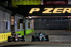 GP SINGAPORE, (L to R): Valtteri Bottas (FIN) Alfa Romeo F1 Team C42 e George Russell (GBR) Mercedes AMG F1 W13 battle for position.
02.10.2022. Formula 1 World Championship, Rd 17, Singapore Grand Prix, Marina Bay Street Circuit, Singapore, Gara Day.
 - www.xpbimages.com, EMail: requests@xpbimages.com © Copyright: Coates / XPB Images