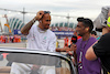 GP SINGAPORE, Lewis Hamilton (GBR) Mercedes AMG F1 with Lawrence Barretto (GBR) Formula 1 Senior Writer Editor on the drivers parade.
02.10.2022. Formula 1 World Championship, Rd 17, Singapore Grand Prix, Marina Bay Street Circuit, Singapore, Gara Day.
- www.xpbimages.com, EMail: requests@xpbimages.com © Copyright: Bearne / XPB Images