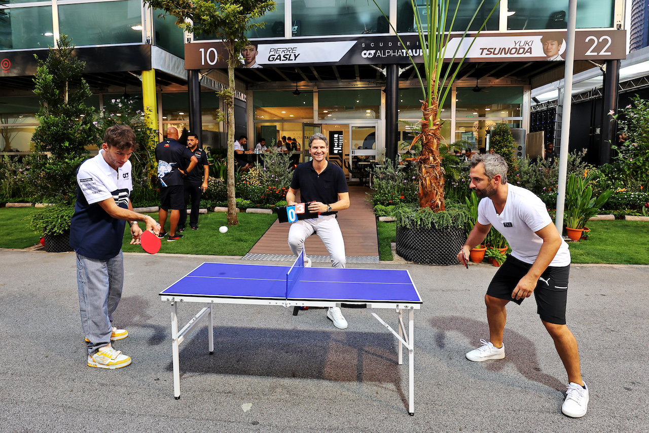 GP SINGAPORE, (L to R): Pierre Gasly (FRA) AlphaTauri plays table tennis with Timo Glock (GER) in the paddock.
29.09.2022. Formula 1 World Championship, Rd 17, Singapore Grand Prix, Marina Bay Street Circuit, Singapore, Preparation Day.
- www.xpbimages.com, EMail: requests@xpbimages.com © Copyright: Moy / XPB Images