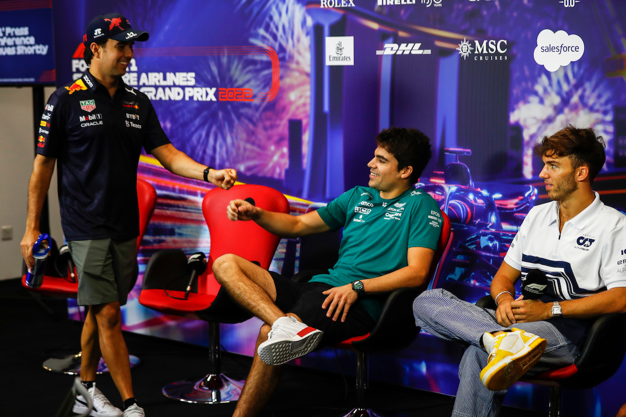 GP SINGAPORE, Sergio Perez (MEX) Red Bull Racing e Lance Stroll (CDN) Aston Martin F1 Team in the FIA Press Conference.
29.09.2022. Formula 1 World Championship, Rd 17, Singapore Grand Prix, Marina Bay Street Circuit, Singapore, Preparation Day.
- www.xpbimages.com, EMail: requests@xpbimages.com © Copyright: XPB Images