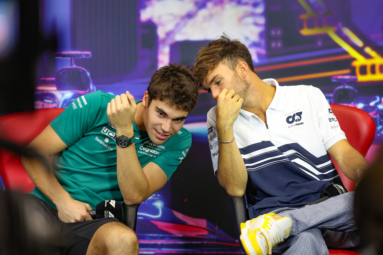GP SINGAPORE, (L to R): Lance Stroll (CDN) Aston Martin F1 Team e Pierre Gasly (FRA) AlphaTauri in the FIA Press Conference.
29.09.2022. Formula 1 World Championship, Rd 17, Singapore Grand Prix, Marina Bay Street Circuit, Singapore, Preparation Day.
- www.xpbimages.com, EMail: requests@xpbimages.com © Copyright: XPB Images