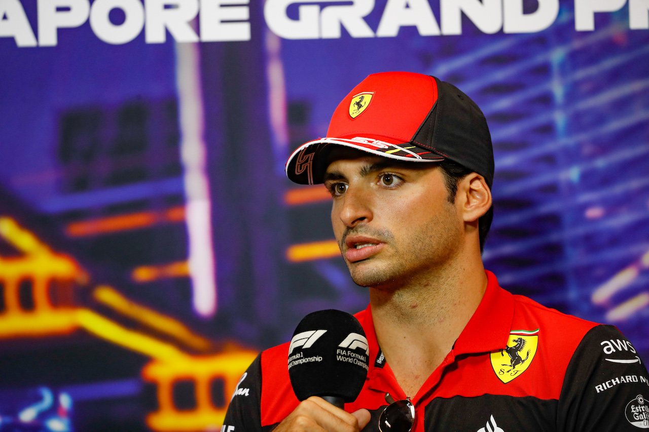 GP SINGAPORE, Carlos Sainz Jr (ESP) Ferrari in the FIA Press Conference.
29.09.2022. Formula 1 World Championship, Rd 17, Singapore Grand Prix, Marina Bay Street Circuit, Singapore, Preparation Day.
- www.xpbimages.com, EMail: requests@xpbimages.com © Copyright: XPB Images
